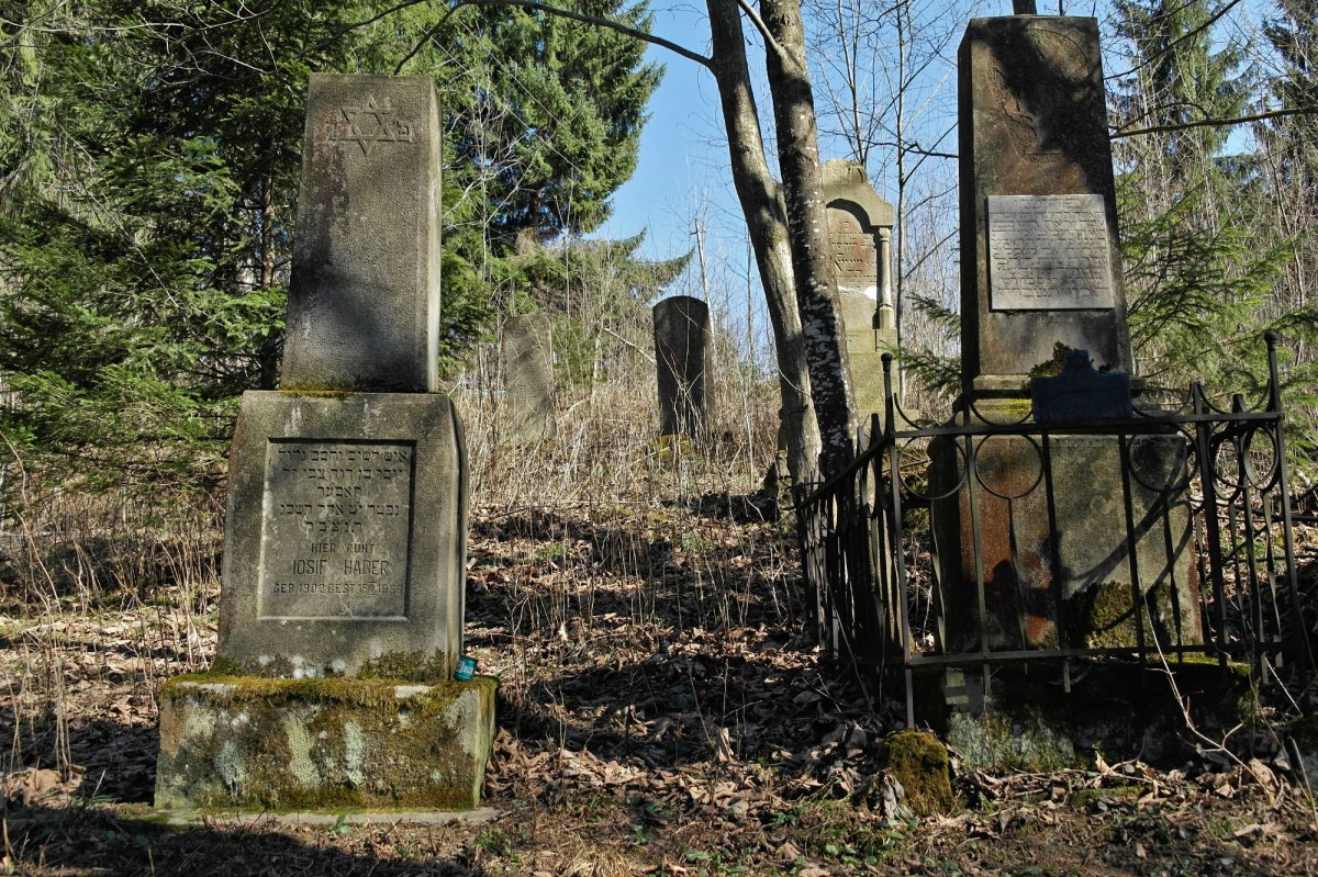 Moldoviţa - Jewish cemetery