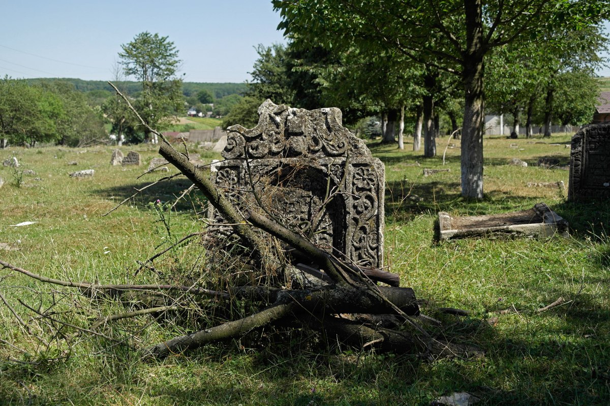 Zolotyi Potik Jewish cemetery